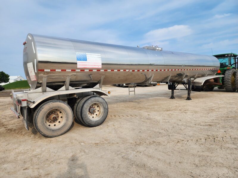 U-4740 2001 West-Mark 6700 Gallon Stainless Steel Semi Tanker