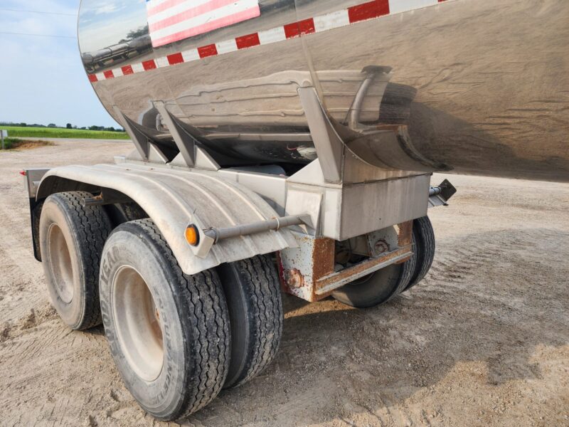 U-4740 2001 West-Mark 6700 Gallon Stainless Steel Semi Tanker