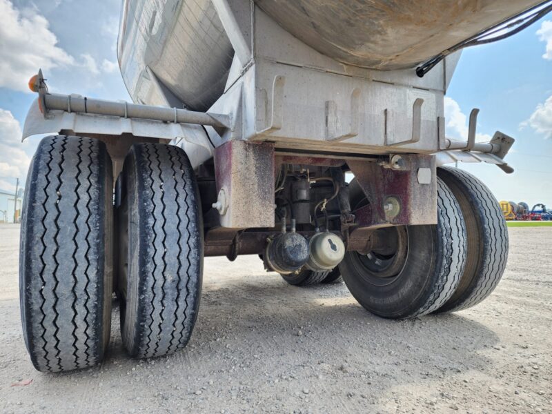 U-4754 1996 West-Mark 6700 Gallon Stainless Steel Semi Tanker