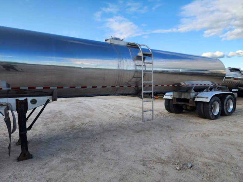 U-4756 1997 West-Mark 6700 Gallon Stainless Steel Semi Tanker