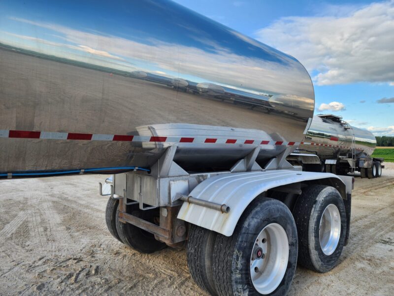 U-4756 1997 West-Mark 6700 Gallon Stainless Steel Semi Tanker