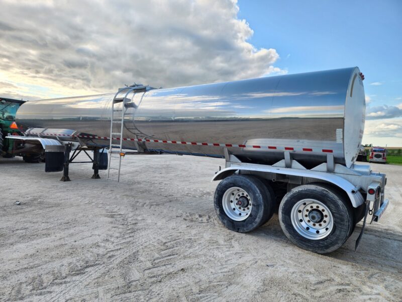 U-4756 1997 West-Mark 6700 Gallon Stainless Steel Semi Tanker