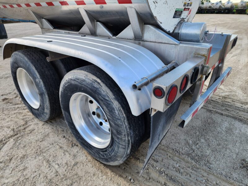 U-4756 1997 West-Mark 6700 Gallon Stainless Steel Semi Tanker