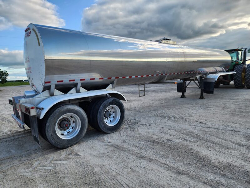 U-4756 1997 West-Mark 6700 Gallon Stainless Steel Semi Tanker