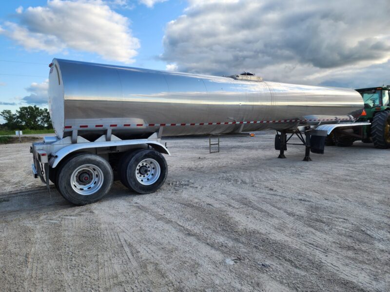 U-4756 1997 West-Mark 6700 Gallon Stainless Steel Semi Tanker