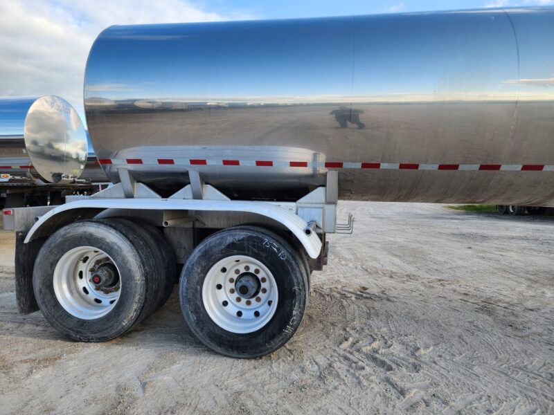 U-4756 1997 West-Mark 6700 Gallon Stainless Steel Semi Tanker