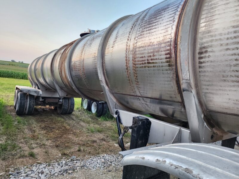 U-4753 1991 West-Mark 6700 Gallon Stainless Steel Semi Tanker