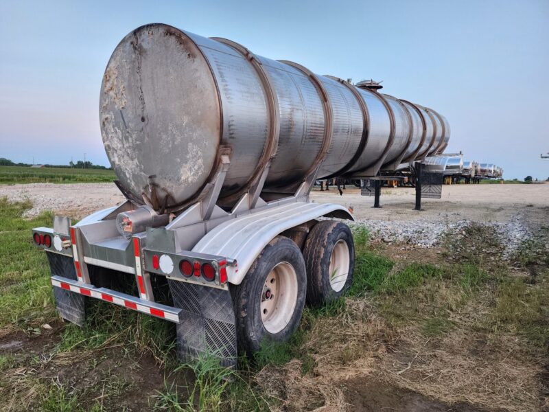 U-4754 1996 West-Mark 6700 Gallon Stainless Steel Semi Tanker