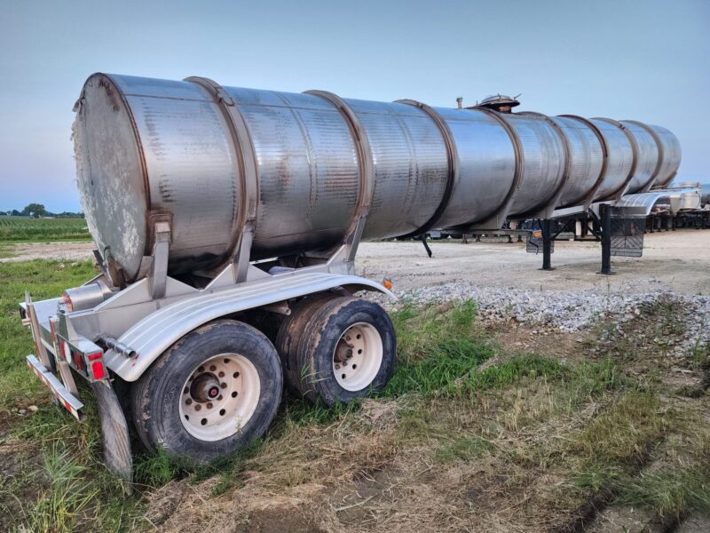 U-4754 1996 West-Mark 6700 Gallon Stainless Steel Semi Tanker