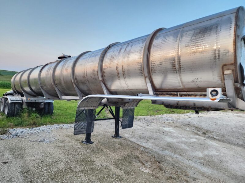 U-4754 1996 West-Mark 6700 Gallon Stainless Steel Semi Tanker