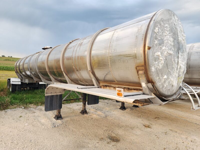 U-4752 1998 West-Mark 6700 Gallon Stainless Steel Semi Tanker