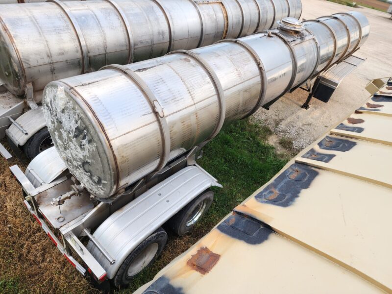 U-4752 1998 West-Mark 6700 Gallon Stainless Steel Semi Tanker