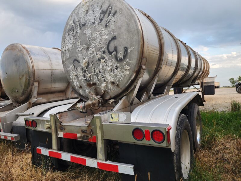 U-4752 1998 West-Mark 6700 Gallon Stainless Steel Semi Tanker