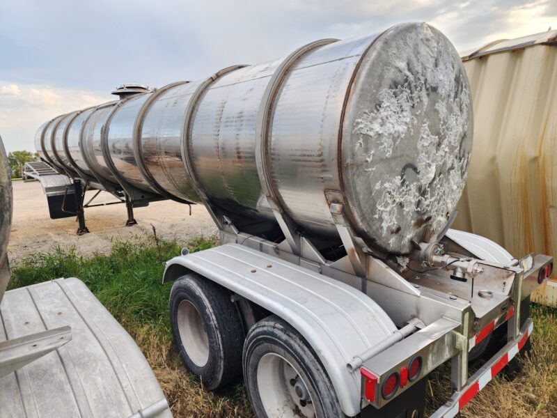 U-4752 1998 West-Mark 6700 Gallon Stainless Steel Semi Tanker