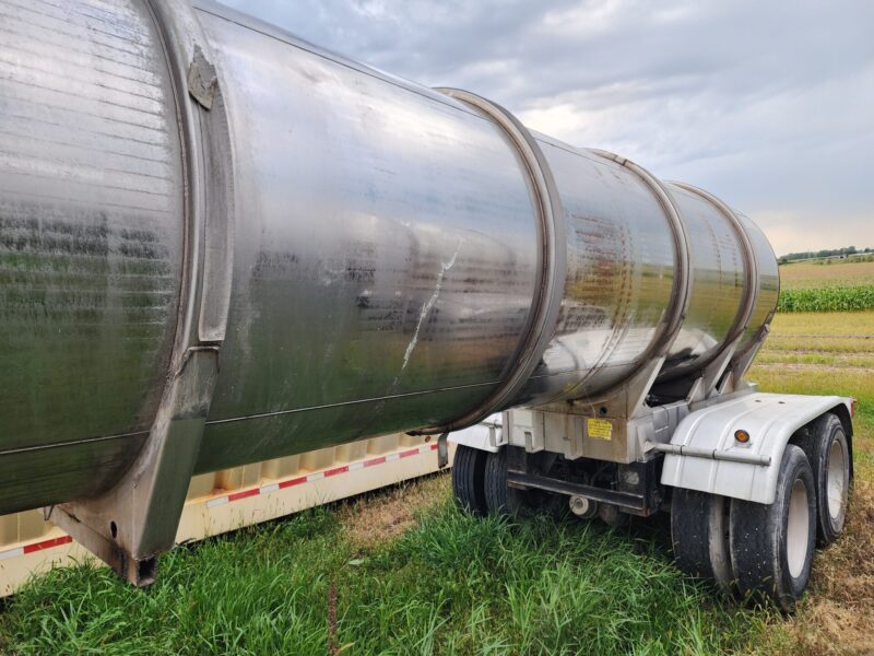 U-4752 1998 West-Mark 6700 Gallon Stainless Steel Semi Tanker