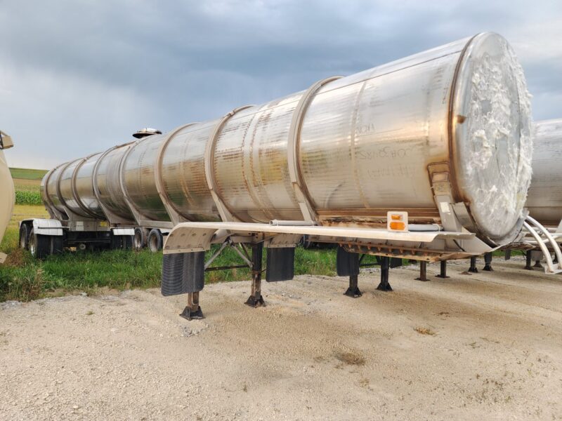 U-4752 1998 West-Mark 6700 Gallon Stainless Steel Semi Tanker