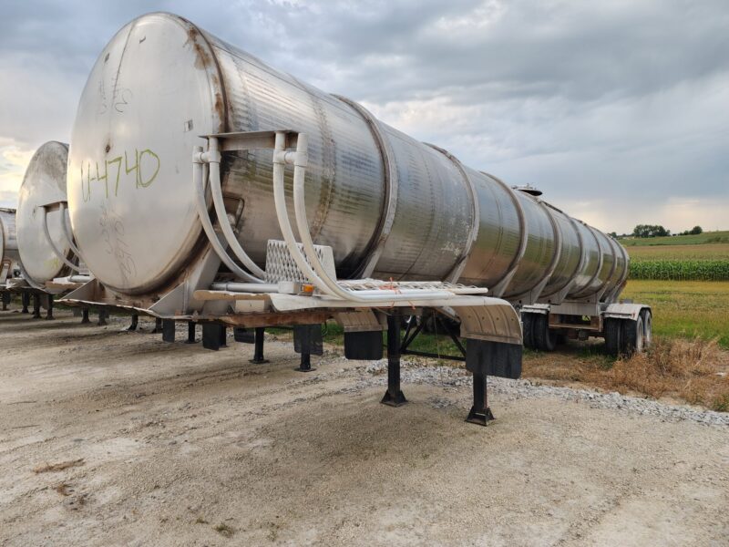 U-4740 2001 West-Mark 6700 Gallon Stainless Steel Semi Tanker