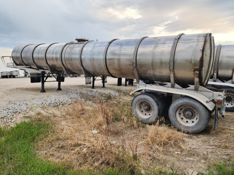 U-4740 2001 West-Mark 6700 Gallon Stainless Steel Semi Tanker