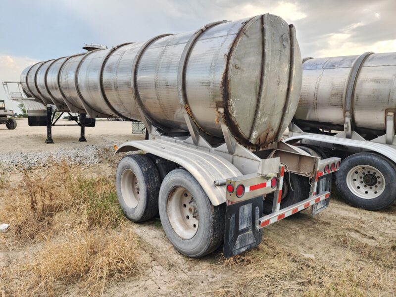 U-4740 2001 West-Mark 6700 Gallon Stainless Steel Semi Tanker