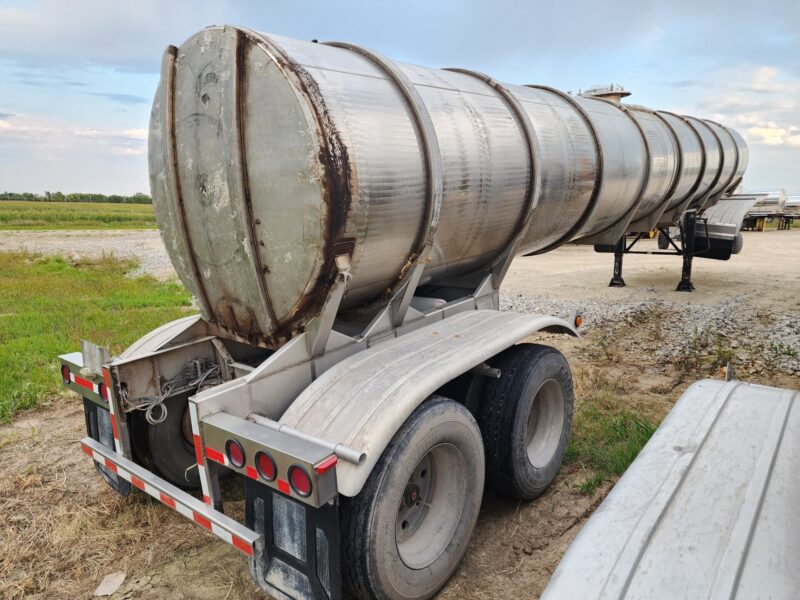 U-4740 2001 West-Mark 6700 Gallon Stainless Steel Semi Tanker