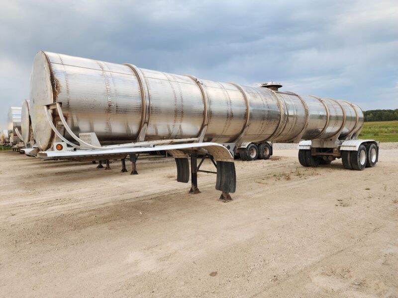 U-4756 1997 West-Mark 6700 Gallon Stainless Steel Semi Tanker