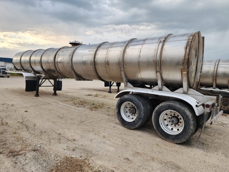 U-4756 1997 West-Mark 6700 Gallon Stainless Steel Semi Tanker