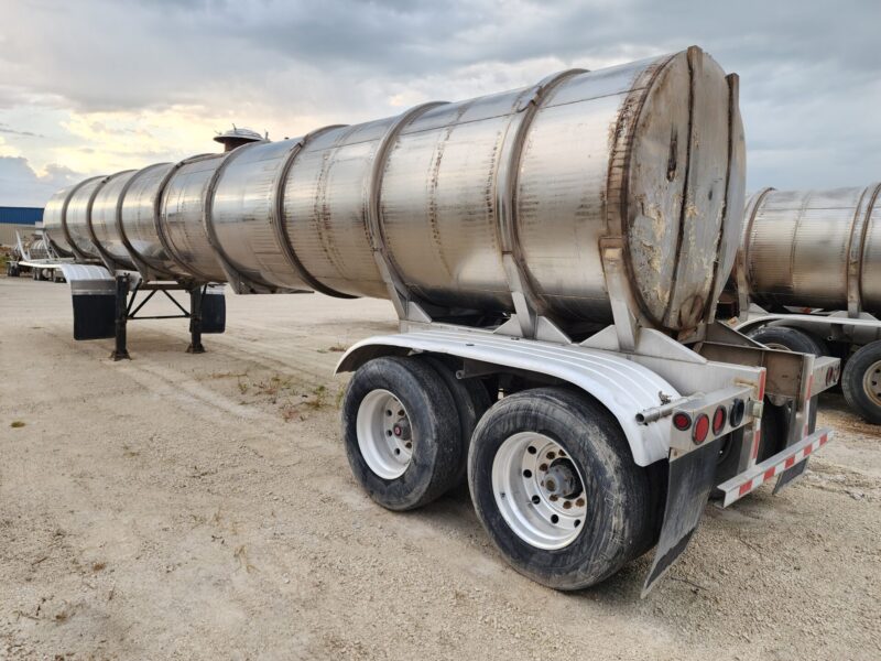 U-4756 1997 West-Mark 6700 Gallon Stainless Steel Semi Tanker