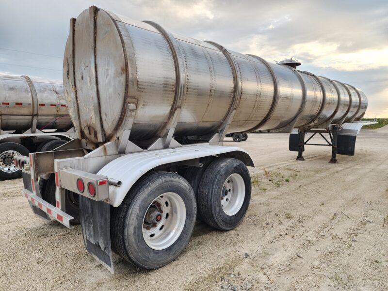 U-4756 1997 West-Mark 6700 Gallon Stainless Steel Semi Tanker