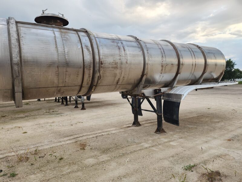 U-4756 1997 West-Mark 6700 Gallon Stainless Steel Semi Tanker