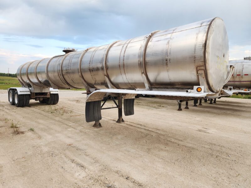 U-4756 1997 West-Mark 6700 Gallon Stainless Steel Semi Tanker