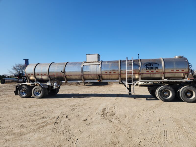 U-4752 1998 West-Mark 6700 Gallon Stainless Steel Semi Tanker