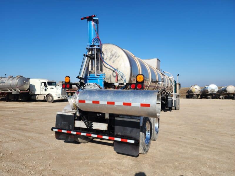 U-4752 1998 West-Mark 6700 Gallon Stainless Steel Semi Tanker