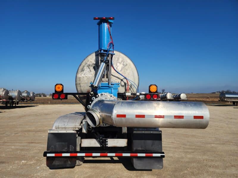 U-4752 1998 West-Mark 6700 Gallon Stainless Steel Semi Tanker