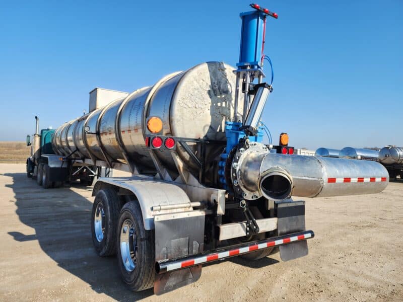 U-4752 1998 West-Mark 6700 Gallon Stainless Steel Semi Tanker