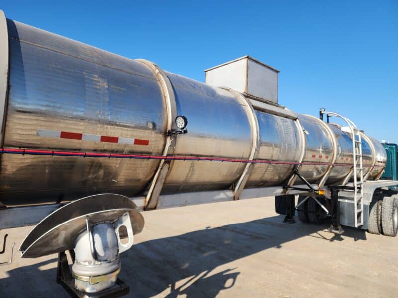 U-4752 1998 West-Mark 6700 Gallon Stainless Steel Semi Tanker