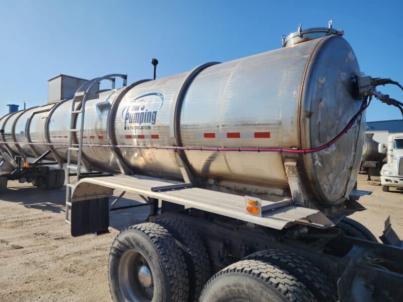 U-4752 1998 West-Mark 6700 Gallon Stainless Steel Semi Tanker