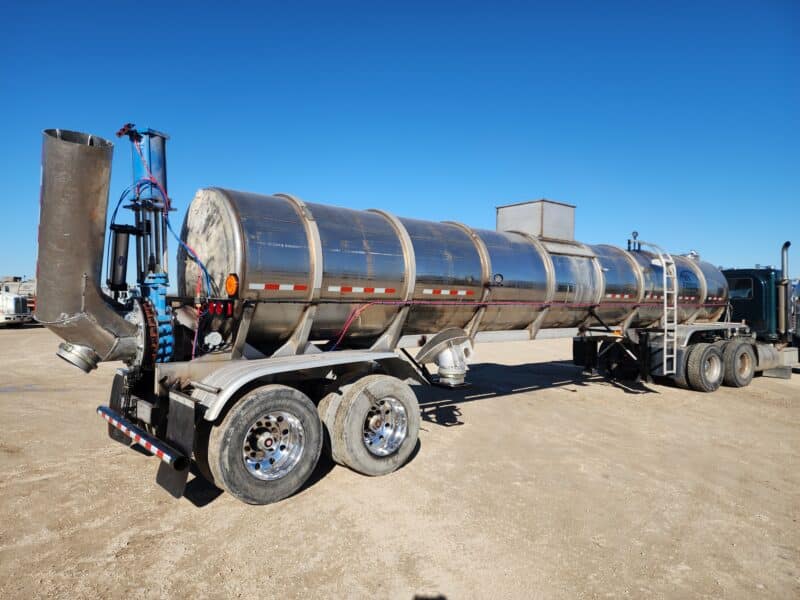 U-4752 1998 West-Mark 6700 Gallon Stainless Steel Semi Tanker