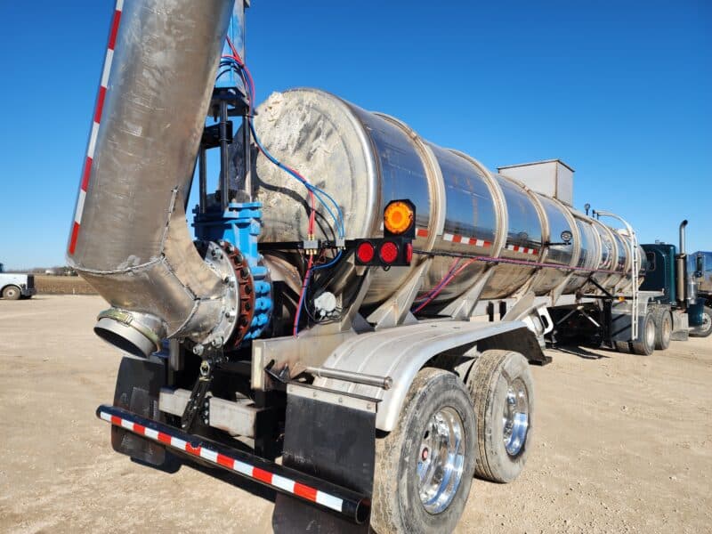 U-4752 1998 West-Mark 6700 Gallon Stainless Steel Semi Tanker