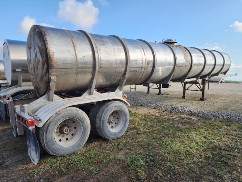 U-4755 1989 West-Mark 6700 Gallon Stainless Steel Semi Tanker