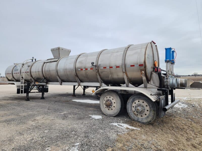 U-4740 2001 West-Mark 6700 Gallon Stainless Steel Semi Tanker