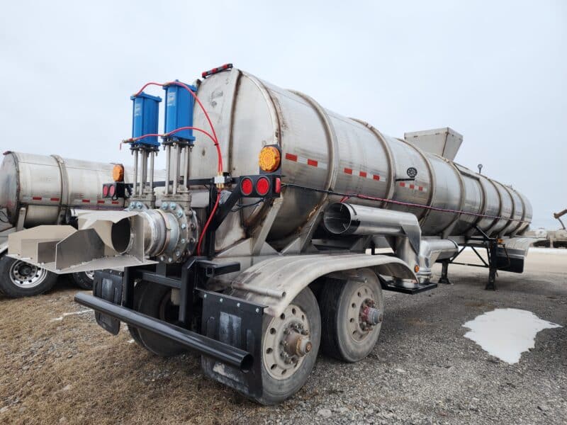 U-4740 2001 West-Mark 6700 Gallon Stainless Steel Semi Tanker