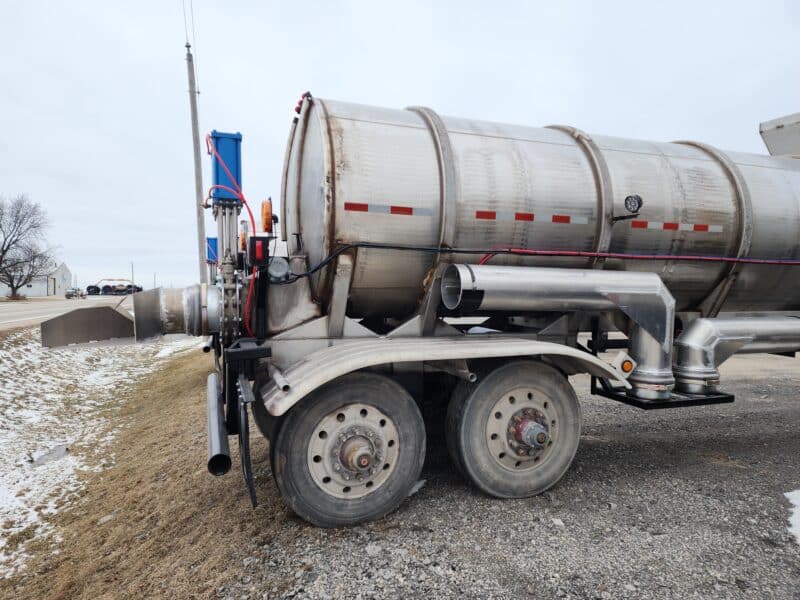 U-4740 2001 West-Mark 6700 Gallon Stainless Steel Semi Tanker