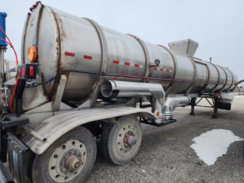 U-4740 2001 West-Mark 6700 Gallon Stainless Steel Semi Tanker