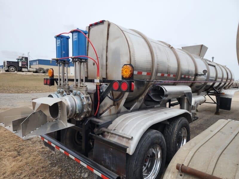 U-4756 1997 West-Mark 6700 Gallon Stainless Steel Semi Tanker