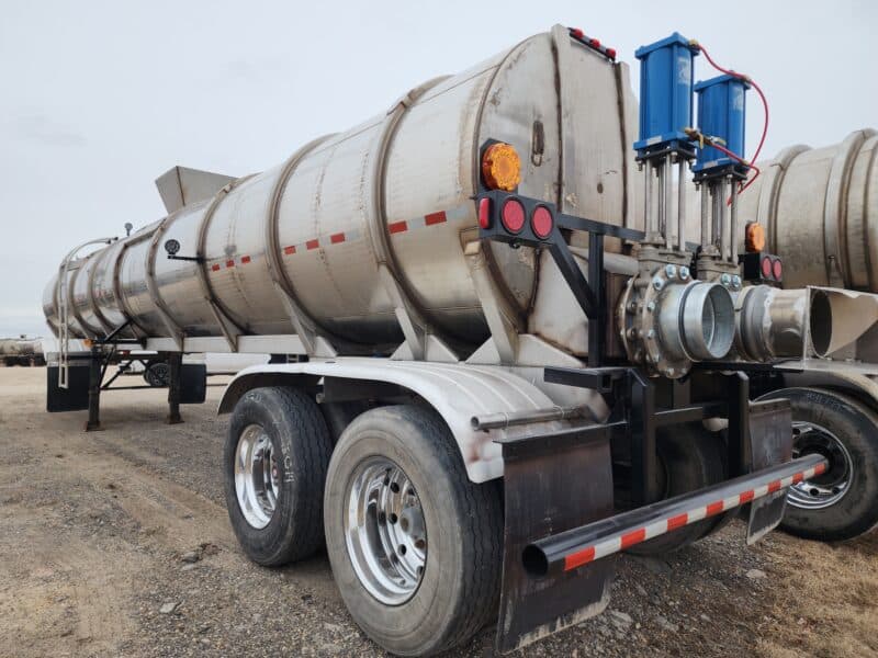 U-4756 1997 West-Mark 6700 Gallon Stainless Steel Semi Tanker