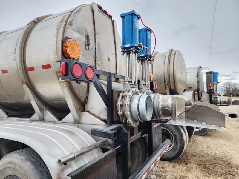 U-4756 1997 West-Mark 6700 Gallon Stainless Steel Semi Tanker