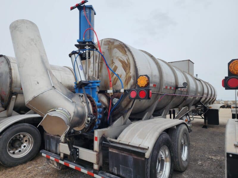 U-4755 1989 West-Mark 6700 Gallon Stainless Steel Semi Tanker