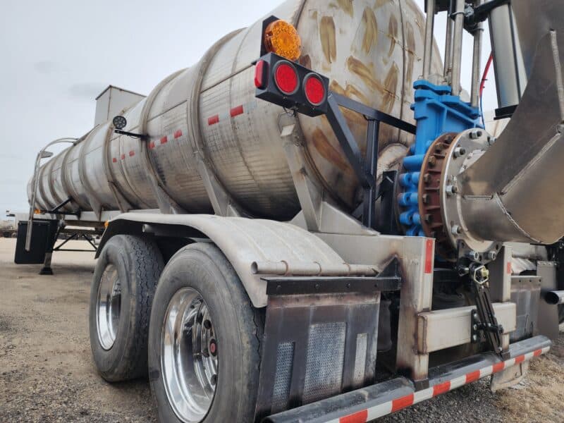 U-4755 1989 West-Mark 6700 Gallon Stainless Steel Semi Tanker