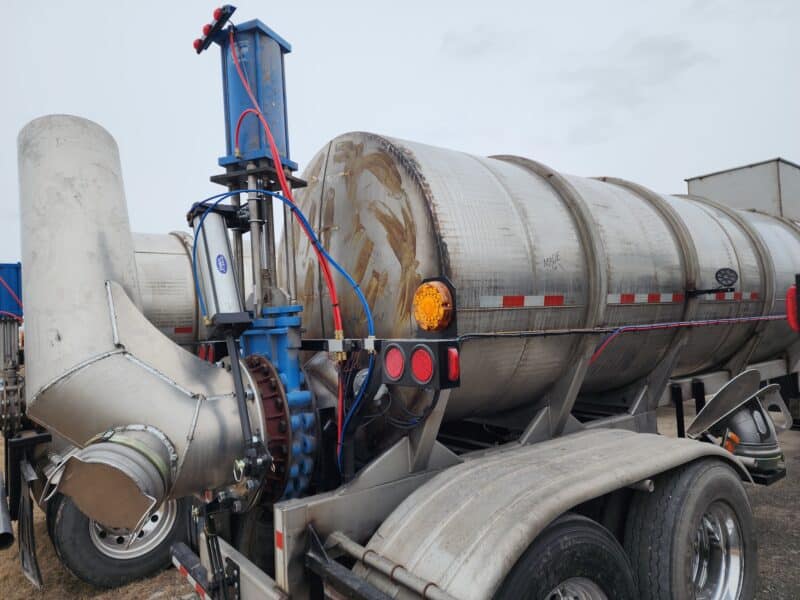 U-4755 1989 West-Mark 6700 Gallon Stainless Steel Semi Tanker