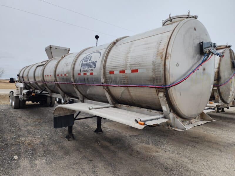 U-4740 2001 West-Mark 6700 Gallon Stainless Steel Semi Tanker